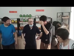 Feliz cumpleaños a Jim también muestra Boke es una familia feliz