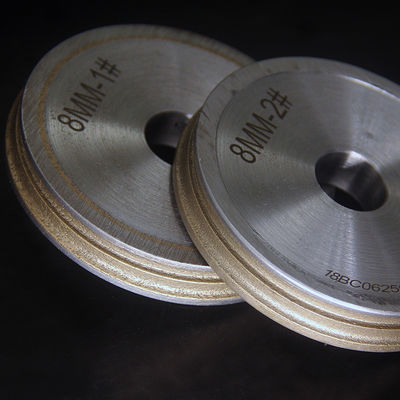 Una rueda de limpieza de diamantes eficiente para superficies grises con acabado perfecto