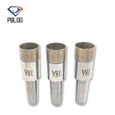 Cuerpo con cuerda afilada y cónica con base de cristal de diamante