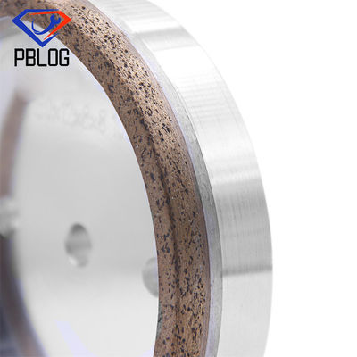 Grillado de precisión con una rueda de rectificación CNC de diamantes de 150 mm de diámetro