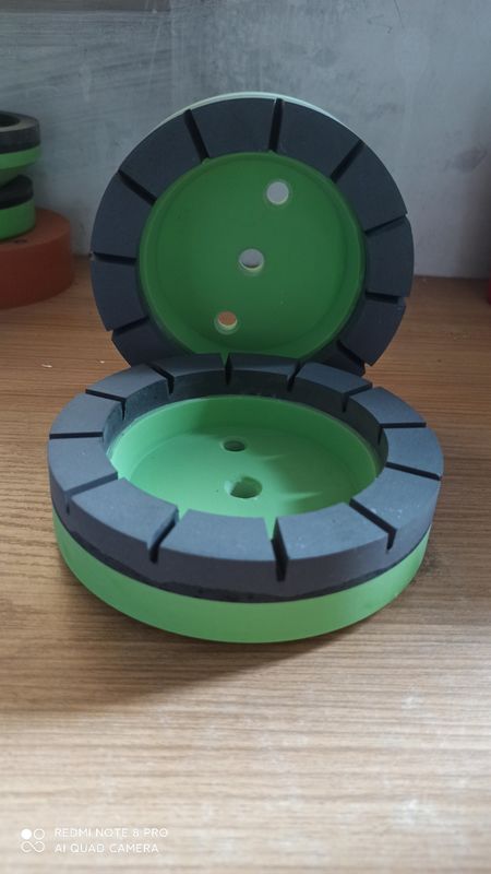 Dureza Rueda de la taza de resina segmentada de color blanco verde Velocidad máxima inferior a 2800RPM Herramienta de molienda